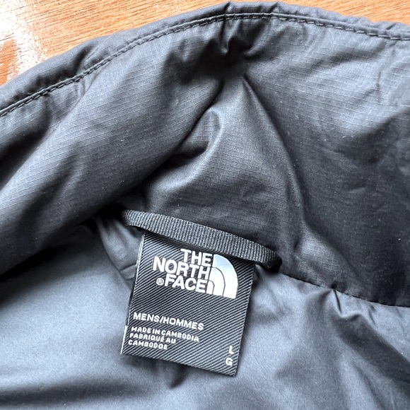The North Face classic puffer - like new - Picture 7 of 9